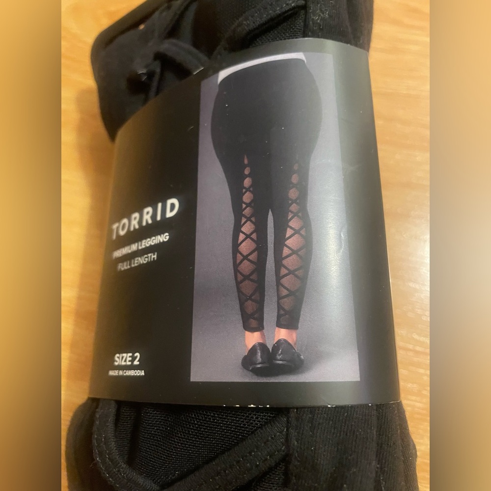 TORRID Plus Size 2X NWT Lattice Back Leggings